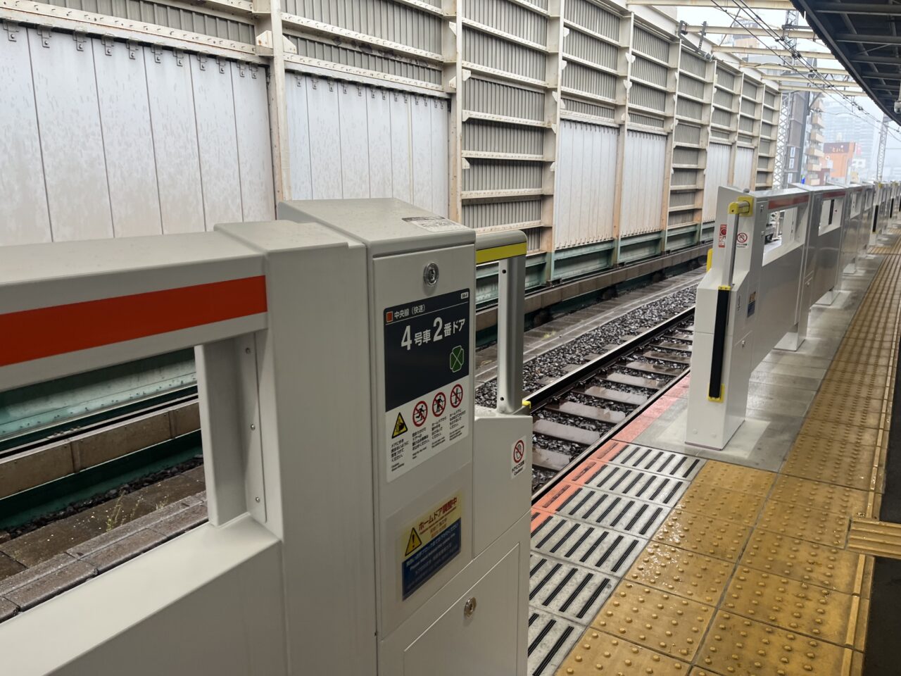 中央線快速　ホームドア