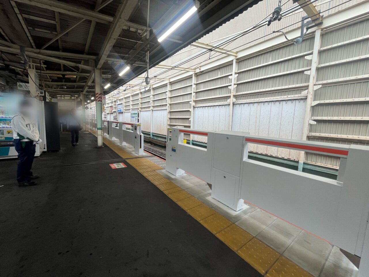 中央線快速　ホームドア